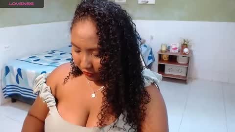 Snapshot of caroldelatorre chatting on 03/10/25, 08:56 Carol de la torre online show from 03/10/25, 08:56