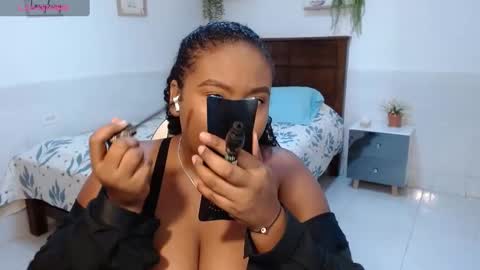 Snapshot of caroldelatorre chatting on 09/23/25, 07:28 Carol de la torre online show from 09/23/25, 07:28