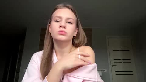 Lisa online show from 12/20/25, 08:10