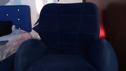 Snapshot of carolin_moore chatting on 12/08/24, 02:52 Carolin Moore online show from 12/08/24, 02:52