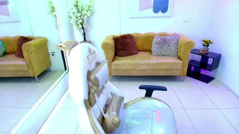 Snapshot of carolina_cherry chatting on 04/18/26, 12:42 CAROLINA. online show from 04/18/26, 12:42