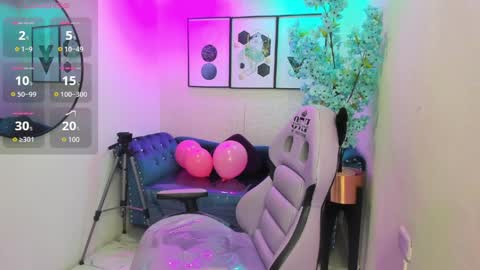Snapshot of carolina_cherry chatting on 05/18/26, 12:55 CAROLINA. online show from 05/18/26, 12:55