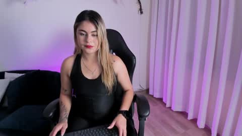 Snapshot of carolina_torres25 chatting on 04/10/26, 01:27 carolina_torres25 online show from 04/10/26, 01:27