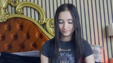 Snapshot of carolinahart chatting on 06/13/26, 05:27 carolinahart online show from 06/13/26, 05:27