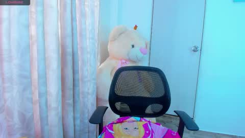 Snapshot of carolinalovehot chatting on 03/27/26, 06:29 Carolina online show from 03/27/26, 06:29