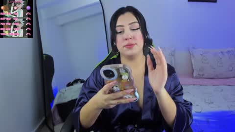 Snapshot of caroline23_x chatting on 02/05/25, 04:27 Eri online show from 02/05/25, 04:27