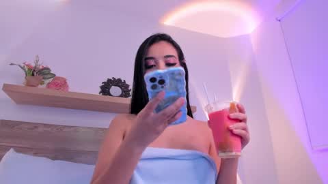 Snapshot of caroline_22z chatting on 01/25/25, 10:50 CARO  online show from 01/25/25, 10:50