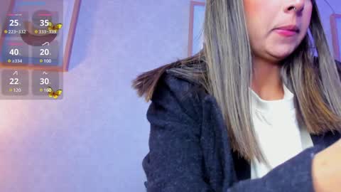 Snapshot of caroline_dh chatting on 01/27/25, 05:37  Caroline  online show from 01/27/25, 05:37