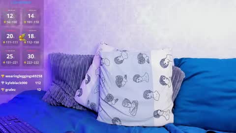 Snapshot of caroline_dh chatting on 02/15/25, 02:33  Caroline  online show from 02/15/25, 02:33
