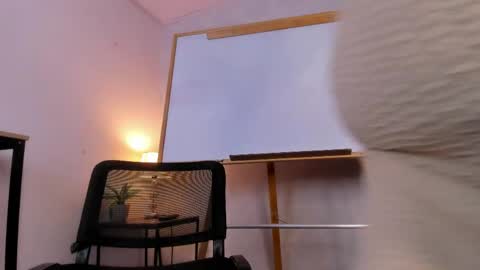 Snapshot of caroline_dh chatting on 04/20/26, 10:29 Caroline online show from 04/20/26, 10:29