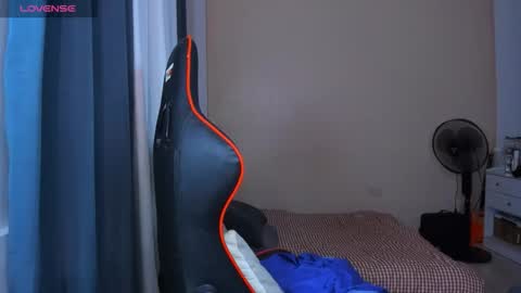 caroline_east online show from 10/22/25, 05:45