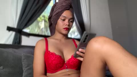 Snapshot of caroline_east chatting on 04/07/26, 02:01 caroline_east online show from 04/07/26, 02:01