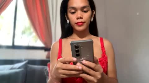 Snapshot of caroline_east chatting on 04/15/26, 01:23 caroline_east online show from 04/15/26, 01:23