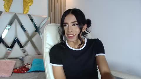 caroline_foster1 online show from 09/28/25, 10:37