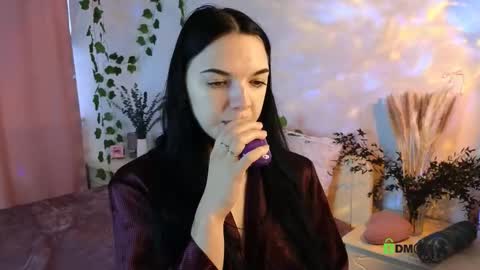 Snapshot of caroline_hey chatting on 09/18/25, 02:19 Mary and Carol online show from 09/18/25, 02:19