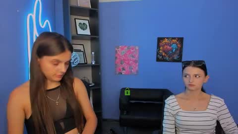 Snapshot of caroline_honeyy chatting on 05/20/26, 11:05 Caroline online show from 05/20/26, 11:05