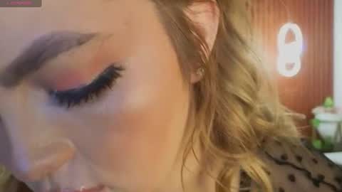 Snapshot of caroline_laurent_ chatting on 06/15/26, 07:38 Caro online show from 06/15/26, 07:38