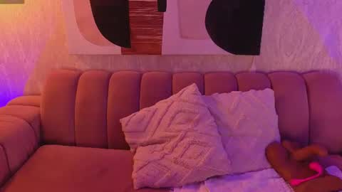 Snapshot of caroline_laurent_ chatting on 08/02/26, 11:30 Caro online show from 08/02/26, 11:30