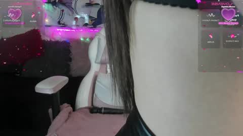 Caroline Lenox online show from 01/07/25, 06:59