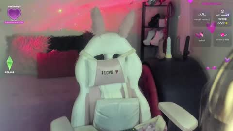 Caroline Lenox online show from 02/24/25, 05:11