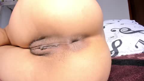 Snapshot of caroline_m8 chatting on 01/05/25, 09:25 CAROLINE online show from 01/05/25, 09:25