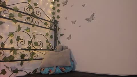 caroline_millerr online show from 11/19/25, 07:08