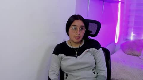 caroline_rodriguez_9 online show from 01/17/26, 07:28