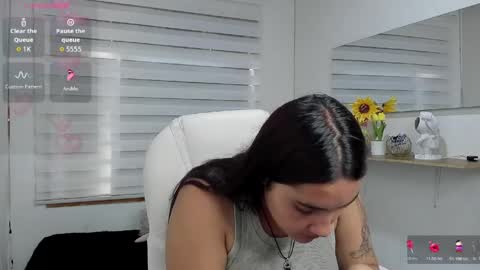 caroline_rodriguez_9 online show from 04/13/26, 06:57