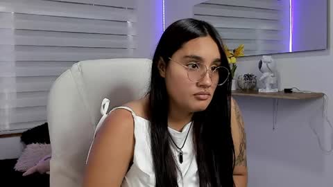 Snapshot of caroline_rodriguez_9 chatting on 04/18/26, 07:18 caroline_rodriguez_9 online show from 04/18/26, 07:18