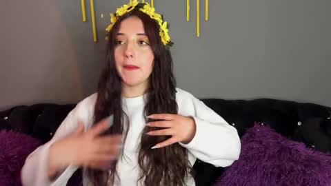 Snapshot of carolinediaz_3 chatting on 12/09/24, 01:34 online show from 12/09/24, 01:34