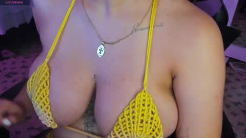Snapshot of carolineegarcia chatting on 04/15/26, 10:44 CarolineeGarcia online show from 04/15/26, 10:44