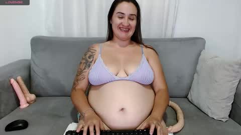 Snapshot of carolinefantasy_ chatting on 10/07/25, 07:00 Caroline online show from 10/07/25, 07:00