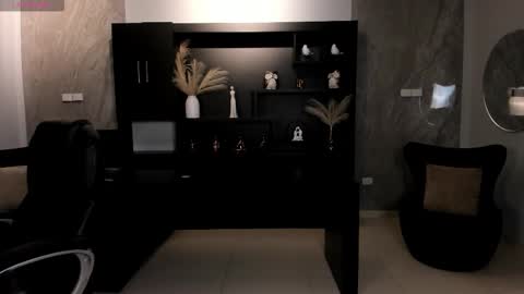 Caro online show from 12/02/25, 10:42