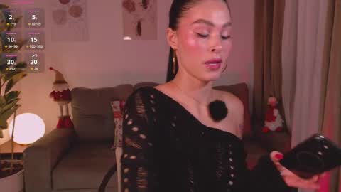 Snapshot of carolinerousev chatting on 12/15/25, 08:35 carol online show from 12/15/25, 08:35