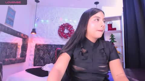 Snapshot of carolinescoth_dl chatting on 12/07/24, 05:31 Caroline Scoth online show from 12/07/24, 05:31