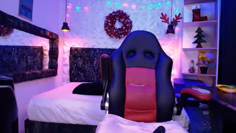 Snapshot of carolinescoth_dl chatting on 12/09/24, 09:16 Caroline Scoth online show from 12/09/24, 09:16