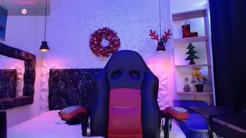 Snapshot of carolinescoth_dl chatting on 12/14/24, 07:14 Caroline Scoth online show from 12/14/24, 07:14