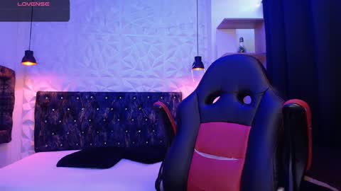 Snapshot of carolinescoth_dl chatting on 01/13/25, 05:23 Caroline Scoth online show from 01/13/25, 05:23