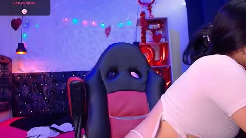 Snapshot of carolinescoth_dl chatting on 02/28/25, 05:48 Caroline Scoth online show from 02/28/25, 05:48