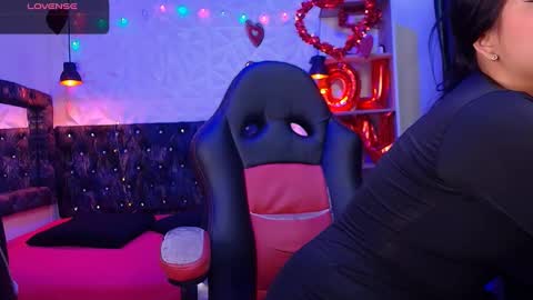 Snapshot of carolinescoth_dl chatting on 03/02/25, 05:25 Caroline Scoth online show from 03/02/25, 05:25