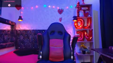 Snapshot of carolinescoth_dl chatting on 03/12/25, 06:55 Caroline Scoth online show from 03/12/25, 06:55