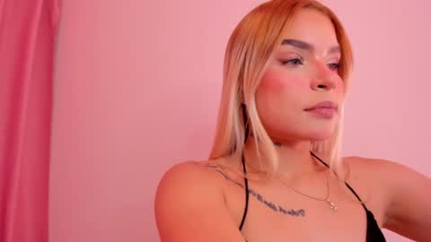 Snapshot of carolinna_ chatting on 12/08/24, 02:07 carolinna_ online show from 12/08/24, 02:07