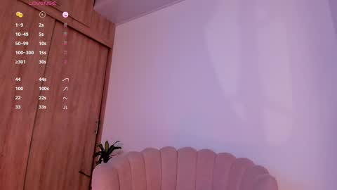 Snapshot of carolinna_ chatting on 09/25/25, 12:03 carolinna_ online show from 09/25/25, 12:03