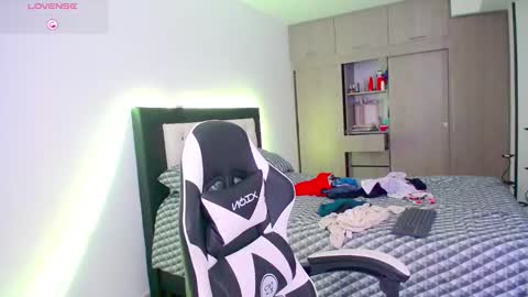 CarolinneFiotti online show from 11/25/25, 02:28