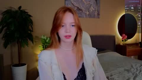 Snapshot of carolinnk chatting on 09/18/25, 02:08 Caro online show from 09/18/25, 02:08