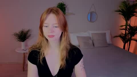 Snapshot of carolinnk chatting on 09/20/25, 02:18 Caro online show from 09/20/25, 02:18