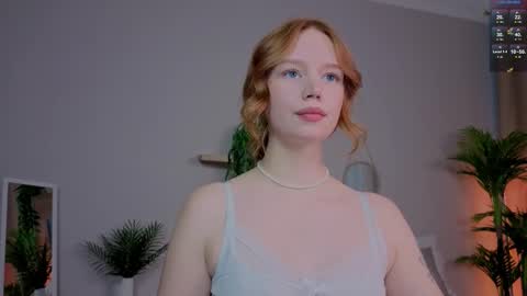 Snapshot of carolinnk chatting on 09/25/25, 02:21 Caro online show from 09/25/25, 02:21