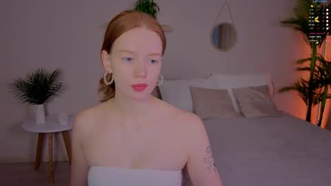 Snapshot of carolinnk chatting on 10/11/25, 02:48 Caro online show from 10/11/25, 02:48