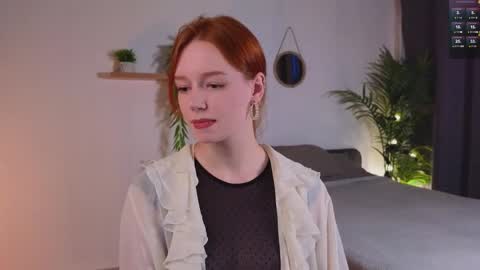 Snapshot of carolinnk chatting on 10/14/25, 02:40 Caro online show from 10/14/25, 02:40