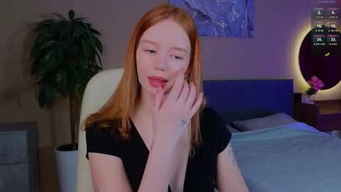 Snapshot of carolinnk chatting on 10/17/25, 02:08 Caro online show from 10/17/25, 02:08